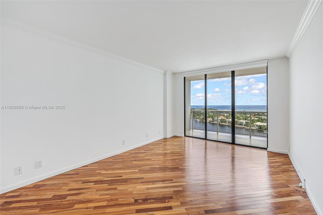 For Sale: $550,000 (2 beds, 2 baths, 1560 Square Feet)