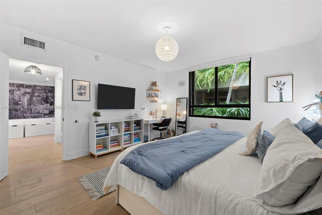 For Sale: $1,195,000 (3 beds, 2 baths, 1600 Square Feet)