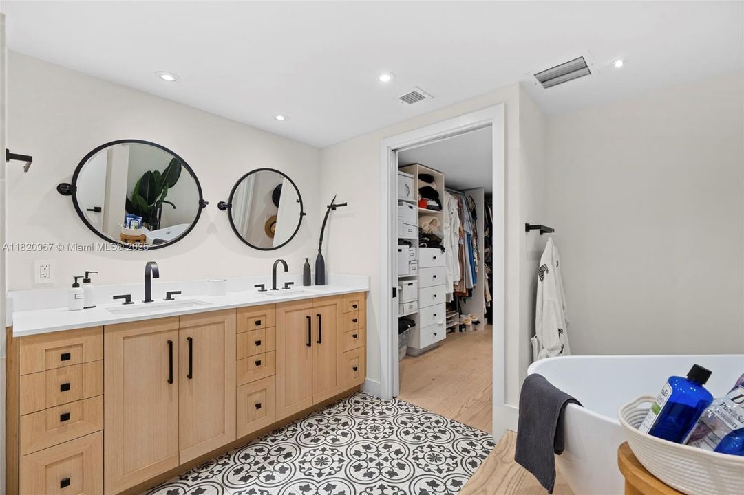 For Sale: $1,195,000 (3 beds, 2 baths, 1600 Square Feet)