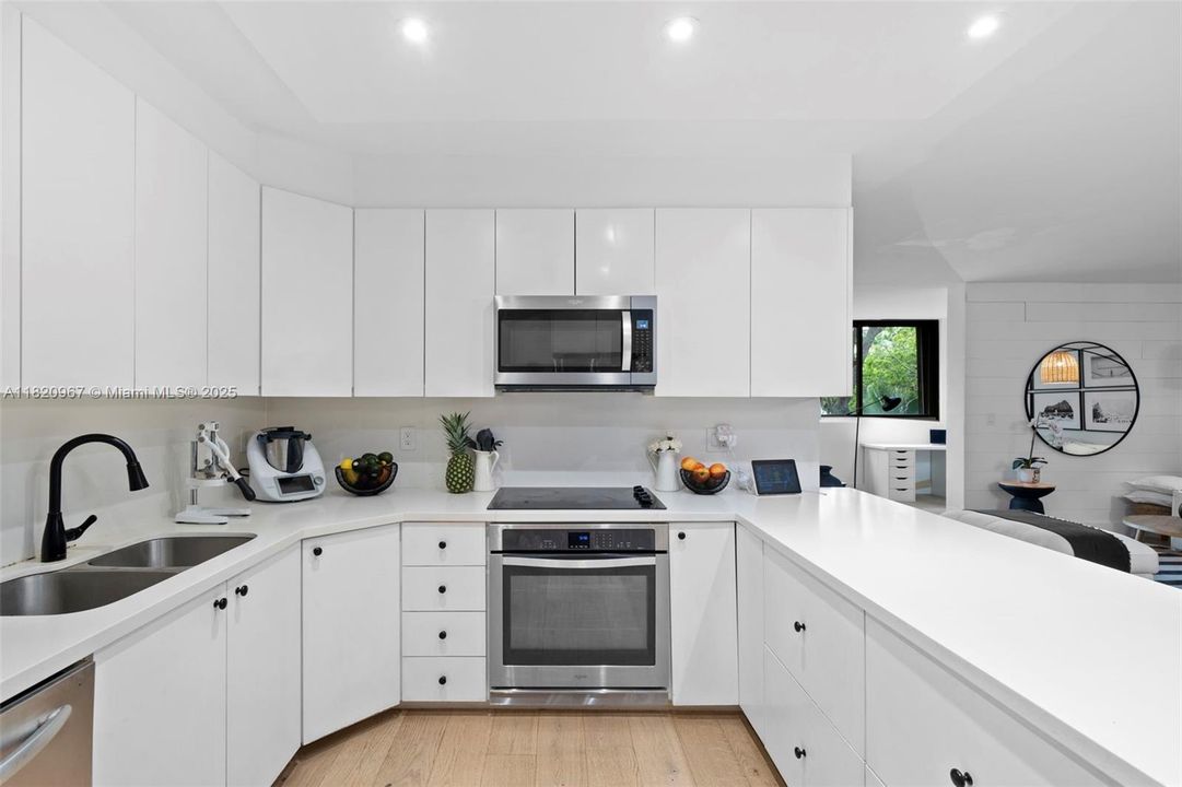 For Sale: $1,195,000 (3 beds, 2 baths, 1600 Square Feet)