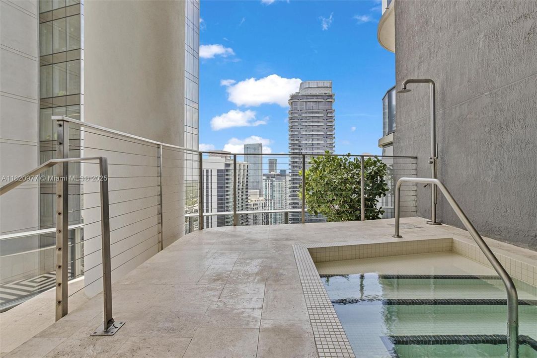 Resident only Jacuzzi - Residents lounge