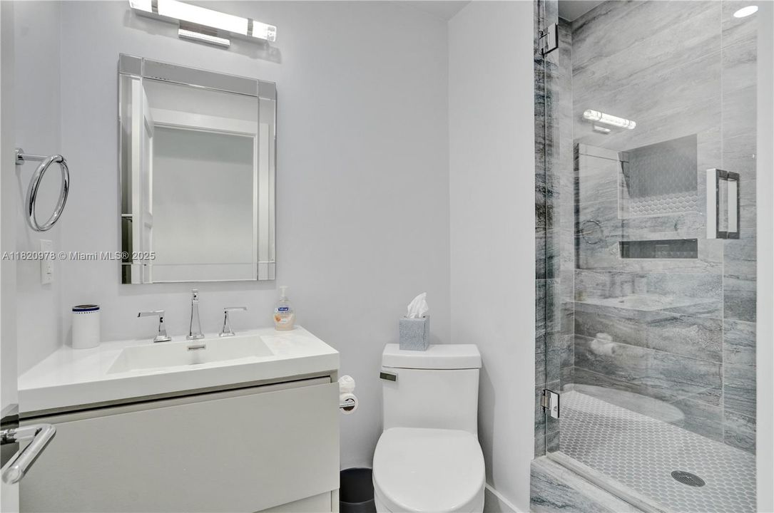Vendido Recientemente: $2,000,000 (3 camas, 4 baños, 2118 Pies cuadrados)