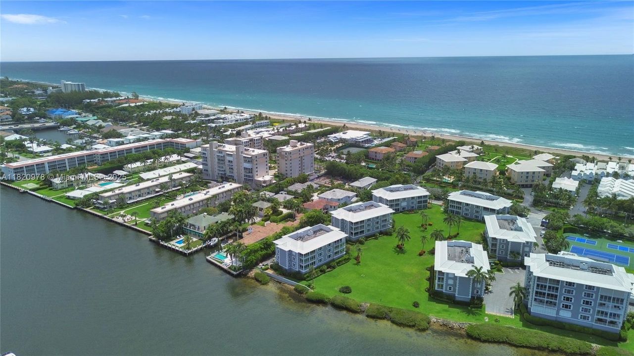 Vendido Recientemente: $2,000,000 (3 camas, 4 baños, 2118 Pies cuadrados)