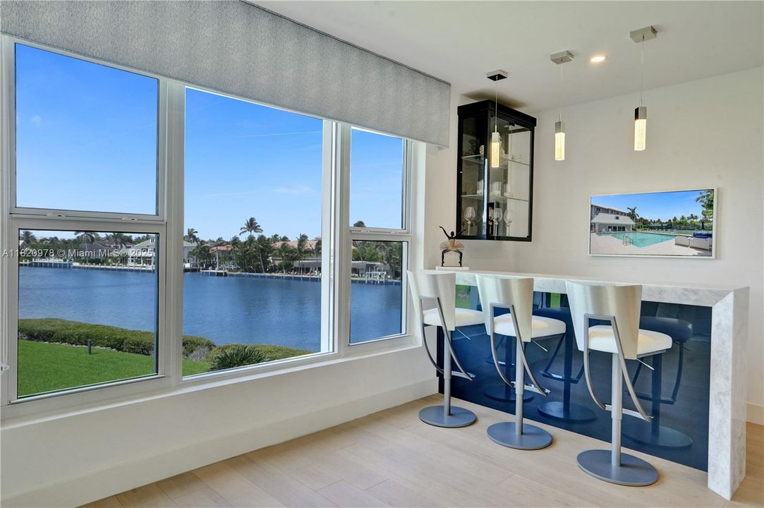 Vendido Recientemente: $2,000,000 (3 camas, 4 baños, 2118 Pies cuadrados)