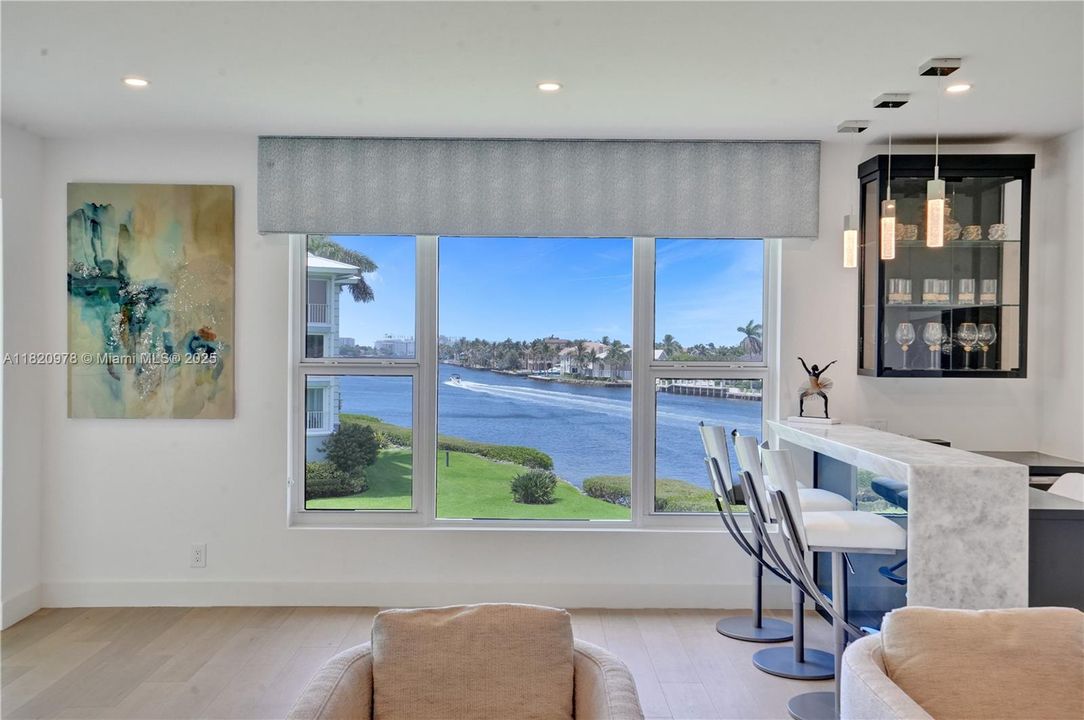 Vendido Recientemente: $2,000,000 (3 camas, 4 baños, 2118 Pies cuadrados)