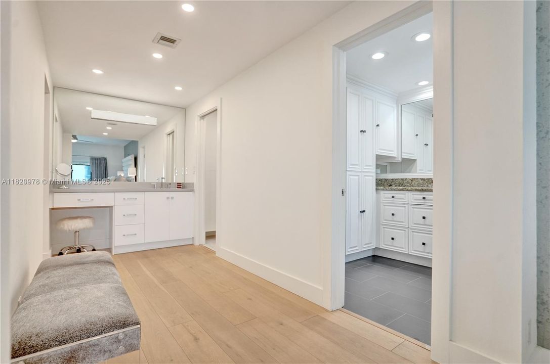 Vendido Recientemente: $2,000,000 (3 camas, 4 baños, 2118 Pies cuadrados)
