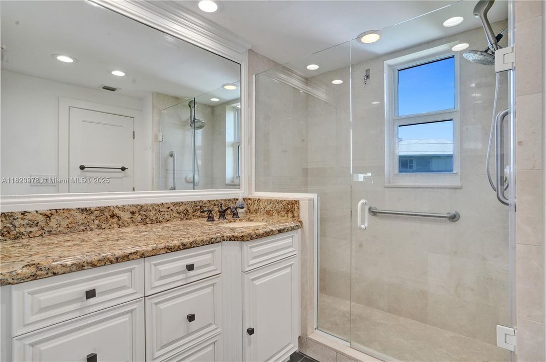 Vendido Recientemente: $2,000,000 (3 camas, 4 baños, 2118 Pies cuadrados)