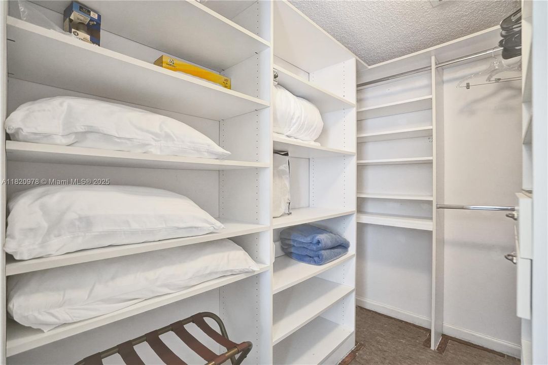 Vendido Recientemente: $2,000,000 (3 camas, 4 baños, 2118 Pies cuadrados)