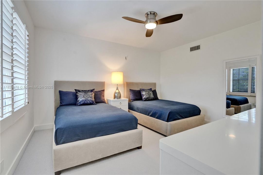 Vendido Recientemente: $2,000,000 (3 camas, 4 baños, 2118 Pies cuadrados)