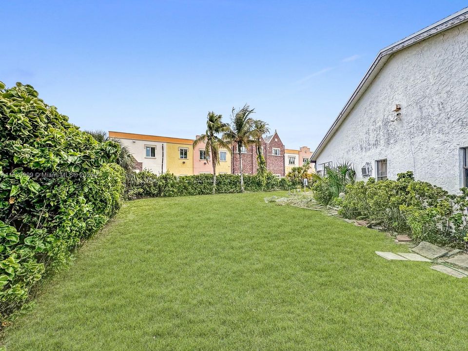 Vendido Recientemente: $850,000 (5 camas, 4 baños, 3828 Pies cuadrados)