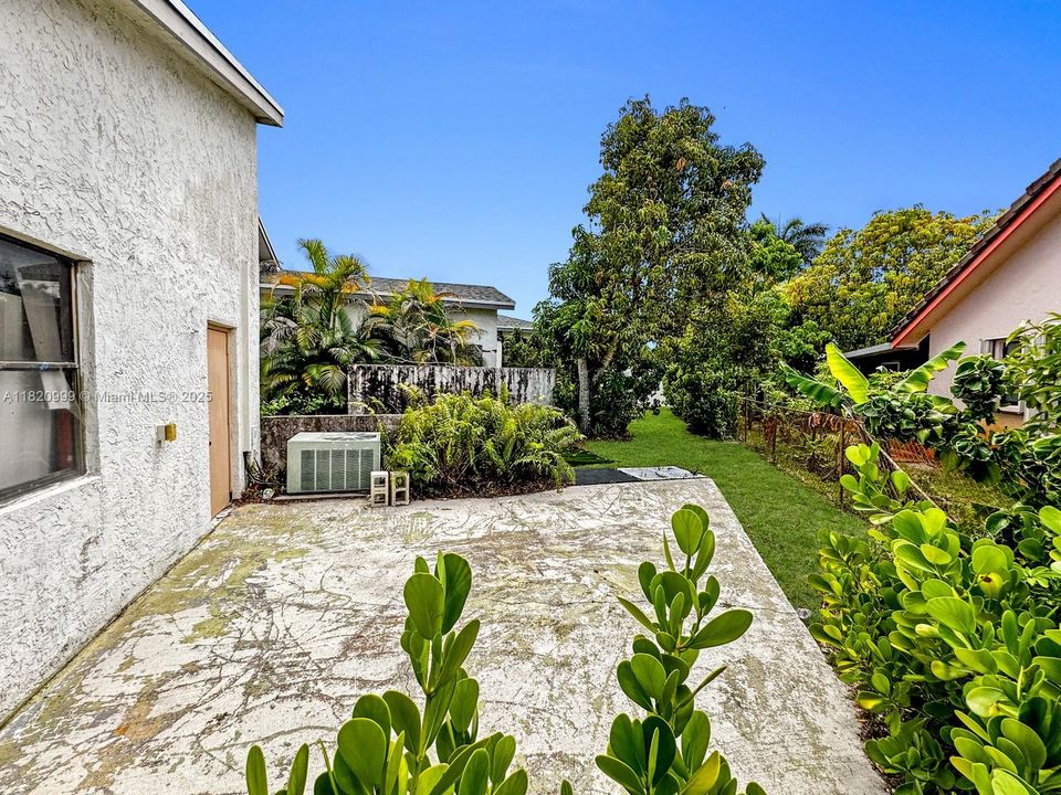 Vendido Recientemente: $850,000 (5 camas, 4 baños, 3828 Pies cuadrados)