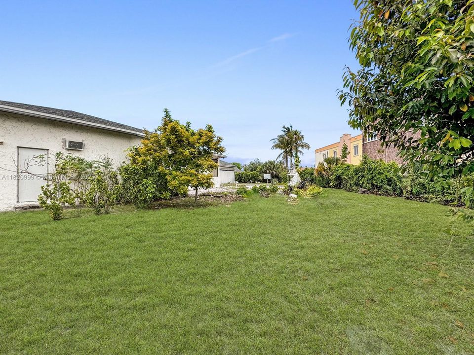 Vendido Recientemente: $850,000 (5 camas, 4 baños, 3828 Pies cuadrados)