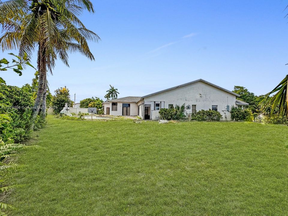 Vendido Recientemente: $850,000 (5 camas, 4 baños, 3828 Pies cuadrados)