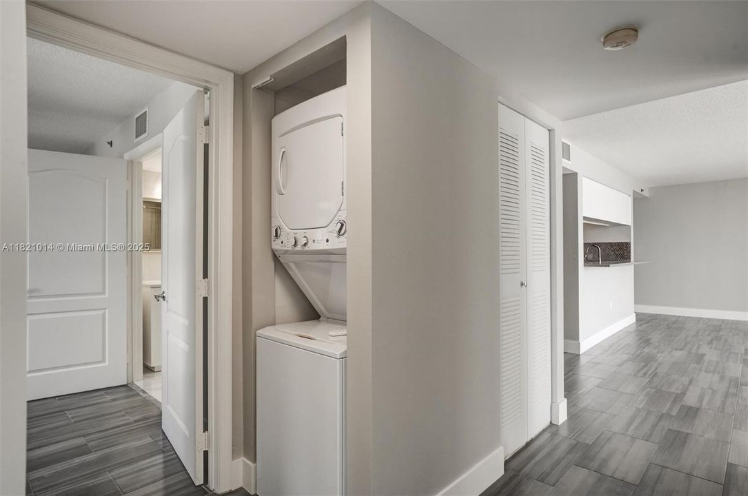 最近售出: $755,000 (2 贝兹, 2 浴室, 1105 平方英尺)