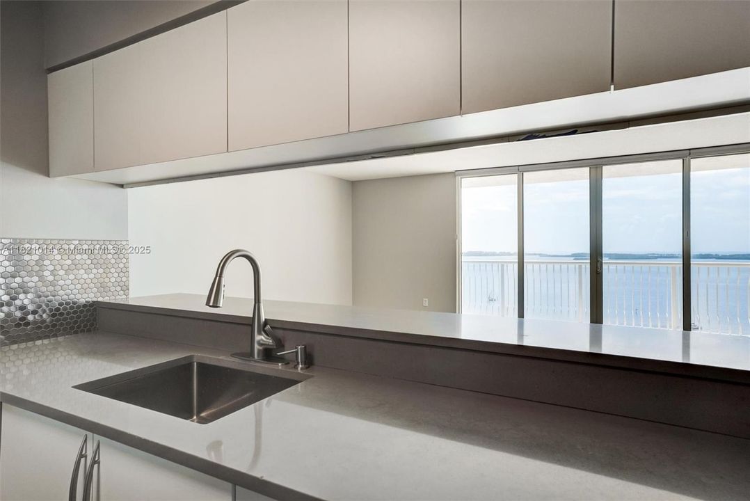 最近售出: $755,000 (2 贝兹, 2 浴室, 1105 平方英尺)