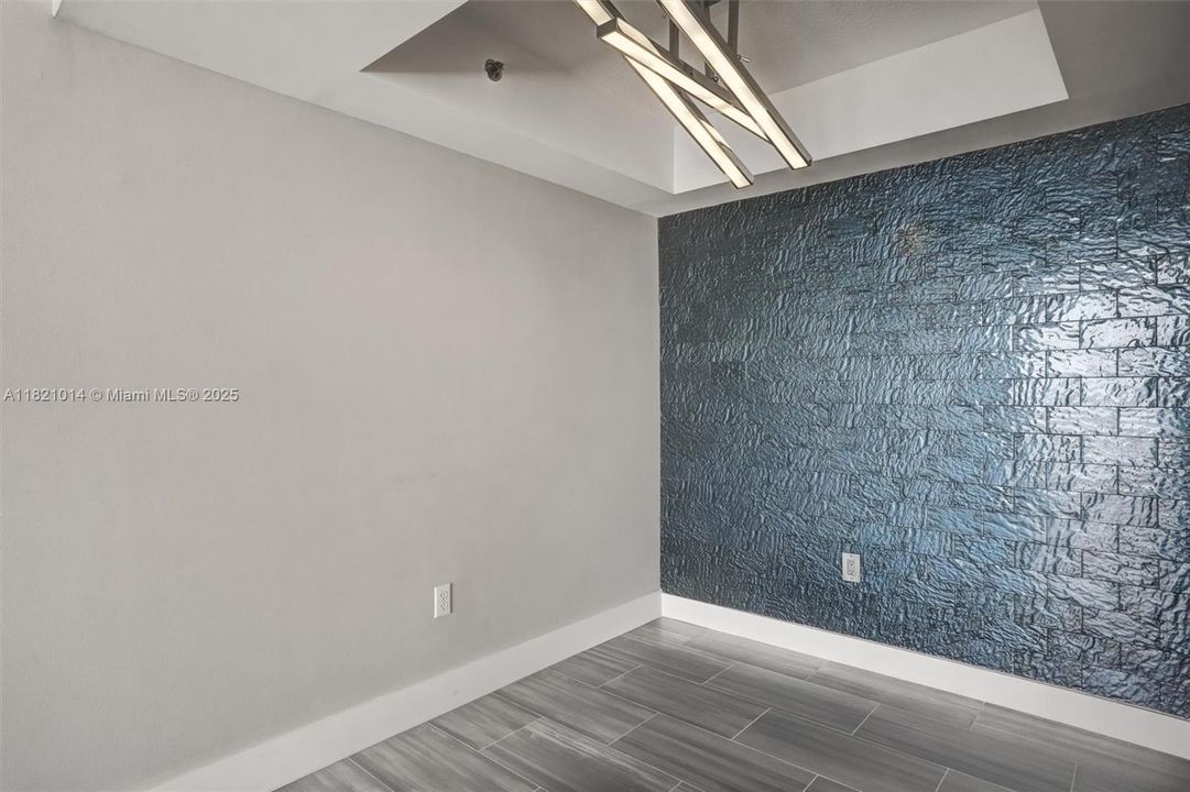 最近售出: $755,000 (2 贝兹, 2 浴室, 1105 平方英尺)