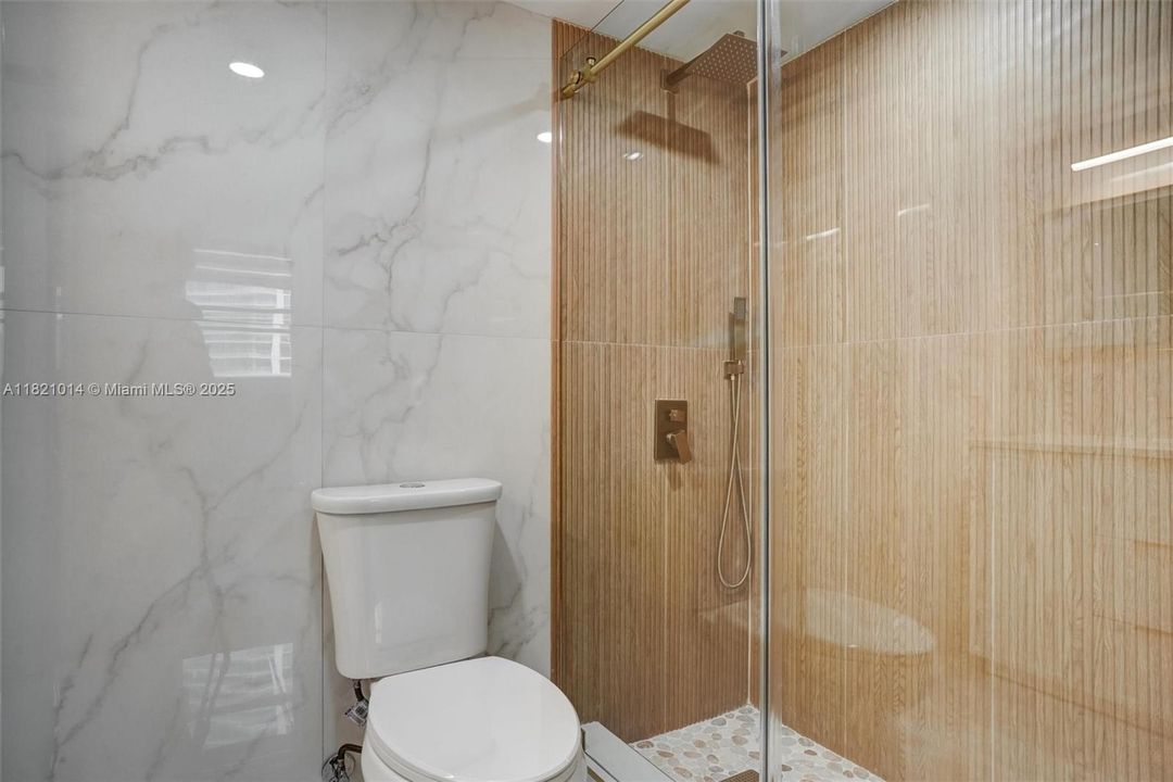 最近售出: $755,000 (2 贝兹, 2 浴室, 1105 平方英尺)