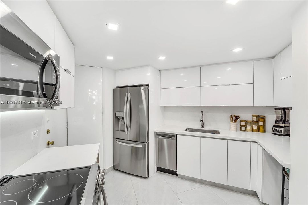 En Venta: $410,000 (2 camas, 2 baños, 990 Pies cuadrados)