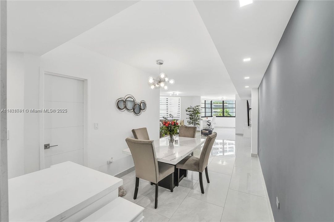En Venta: $410,000 (2 camas, 2 baños, 990 Pies cuadrados)
