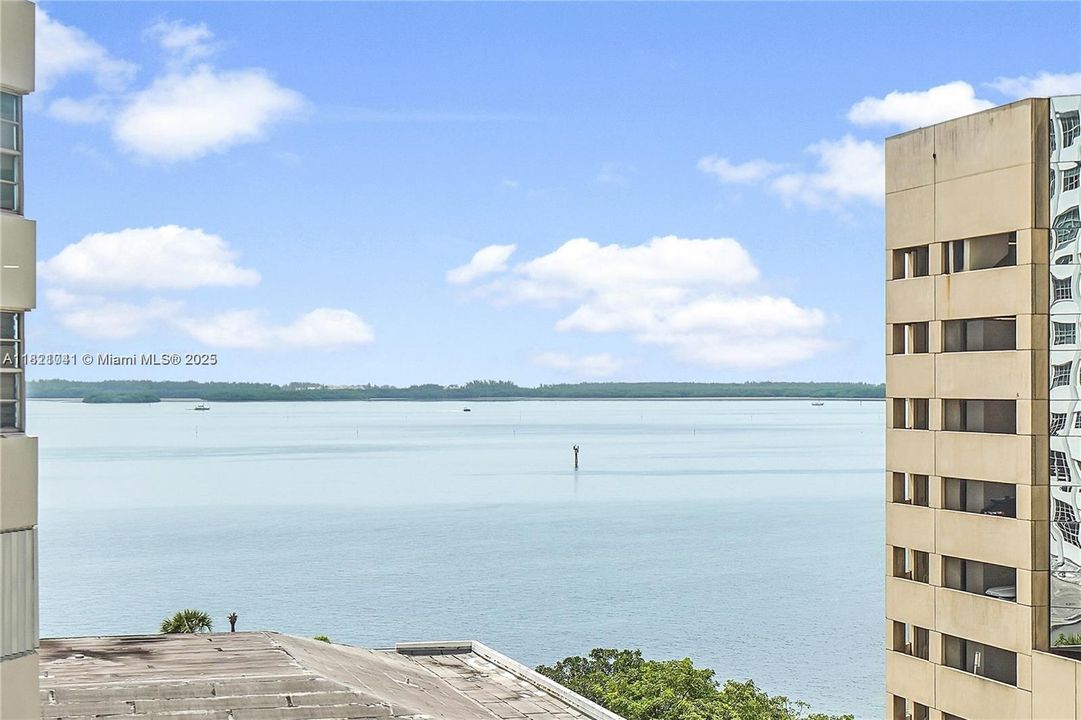 En Venta: $410,000 (2 camas, 2 baños, 990 Pies cuadrados)