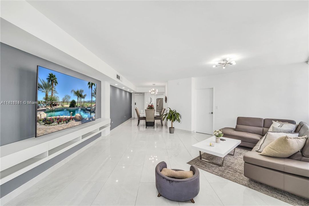 En Venta: $410,000 (2 camas, 2 baños, 990 Pies cuadrados)
