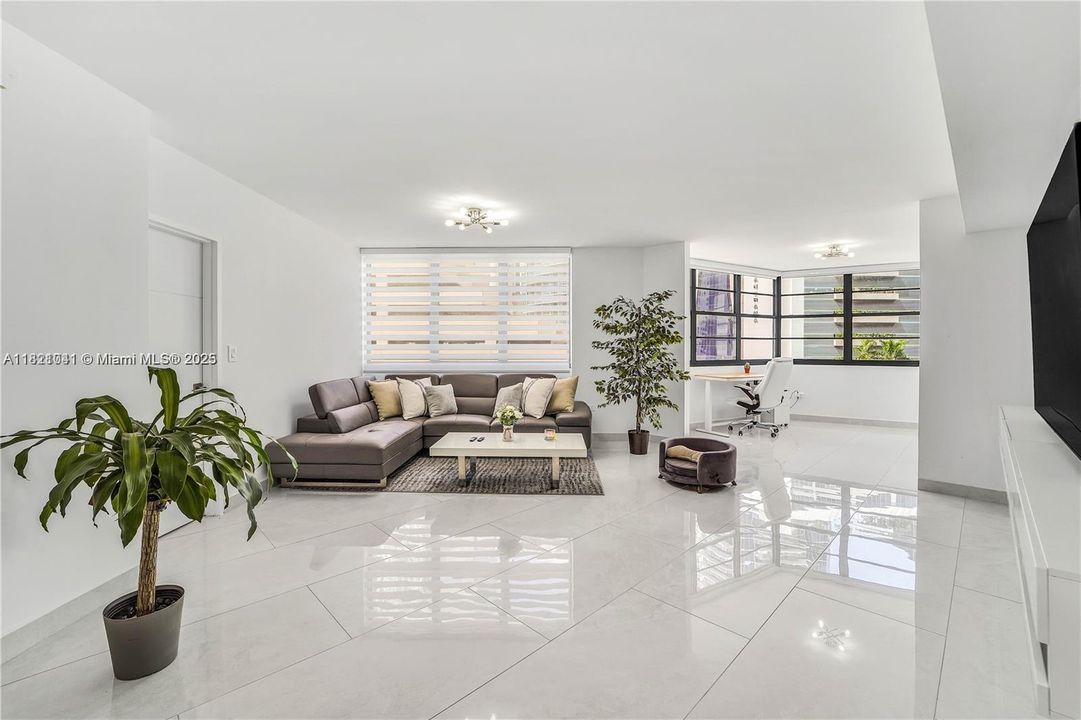 En Venta: $410,000 (2 camas, 2 baños, 990 Pies cuadrados)