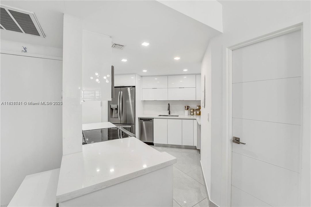 En Venta: $410,000 (2 camas, 2 baños, 990 Pies cuadrados)