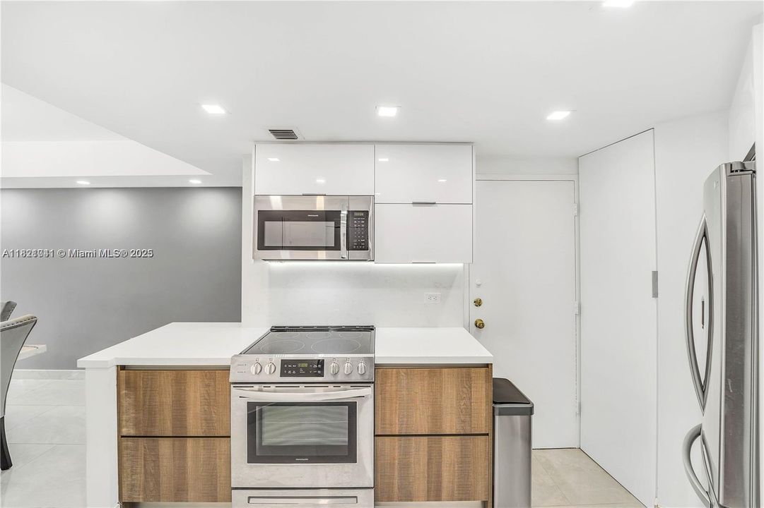 En Venta: $410,000 (2 camas, 2 baños, 990 Pies cuadrados)