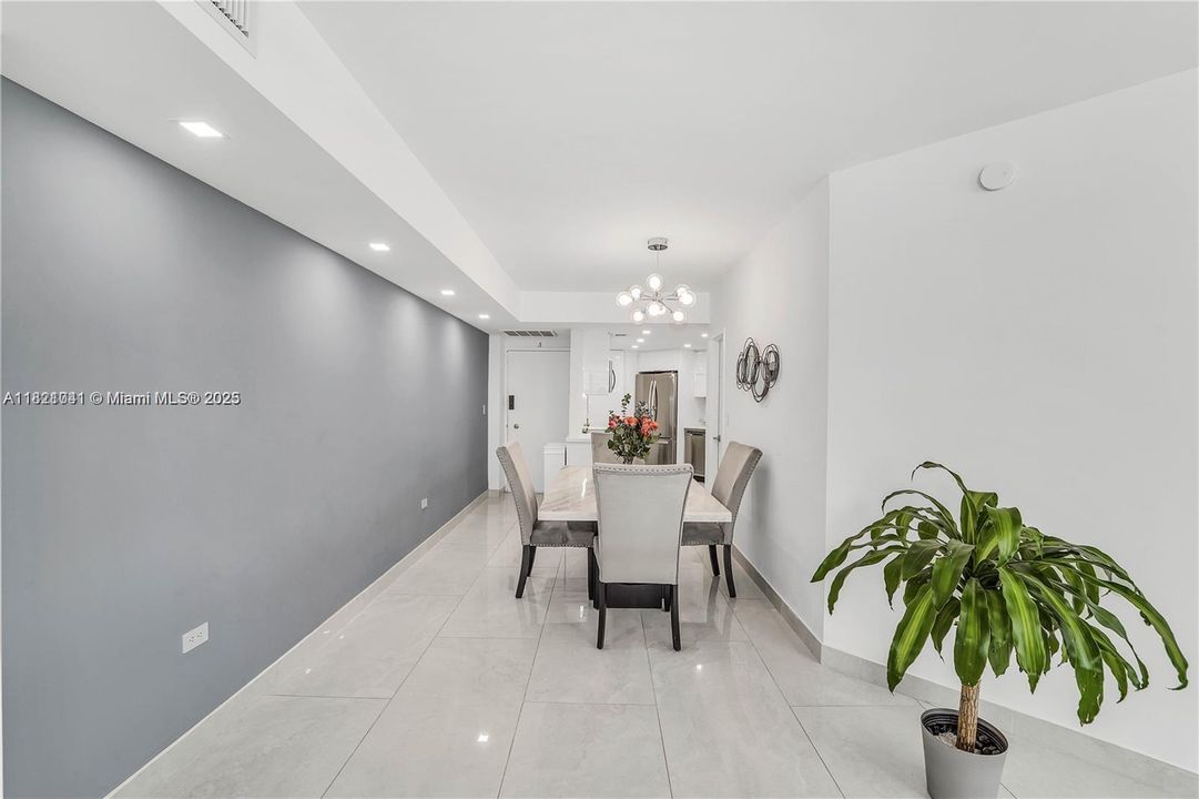 En Venta: $410,000 (2 camas, 2 baños, 990 Pies cuadrados)