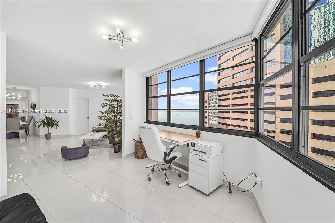 En Venta: $410,000 (2 camas, 2 baños, 990 Pies cuadrados)