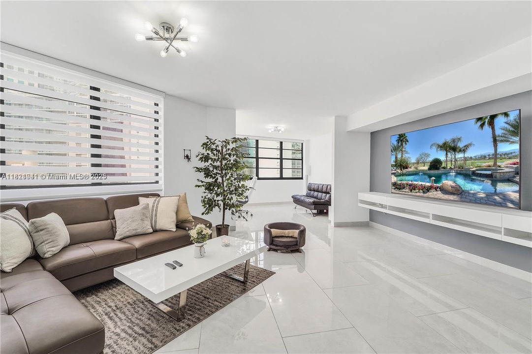 En Venta: $410,000 (2 camas, 2 baños, 990 Pies cuadrados)