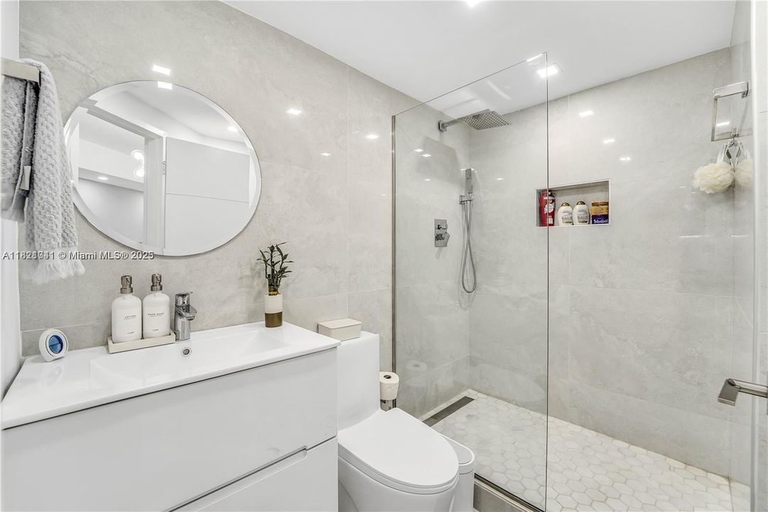 En Venta: $410,000 (2 camas, 2 baños, 990 Pies cuadrados)