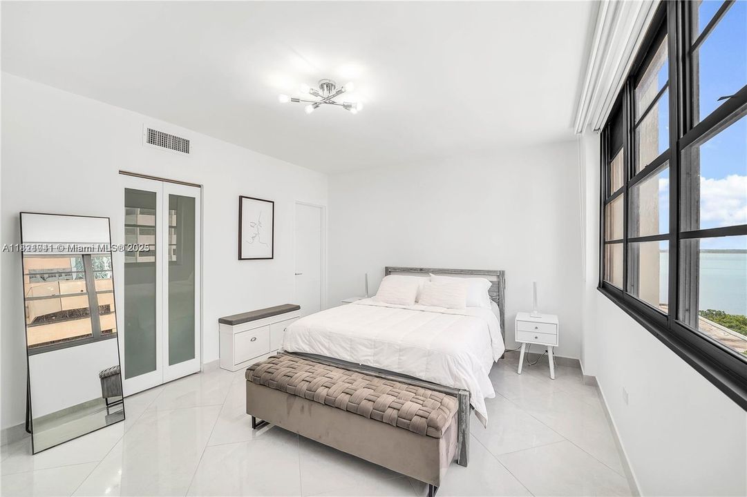 En Venta: $410,000 (2 camas, 2 baños, 990 Pies cuadrados)