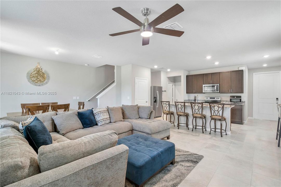 For Sale: $475,000 (3 beds, 2 baths, 1758 Square Feet)