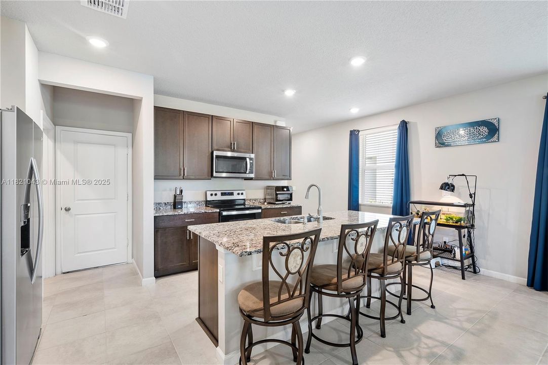 For Sale: $475,000 (3 beds, 2 baths, 1758 Square Feet)