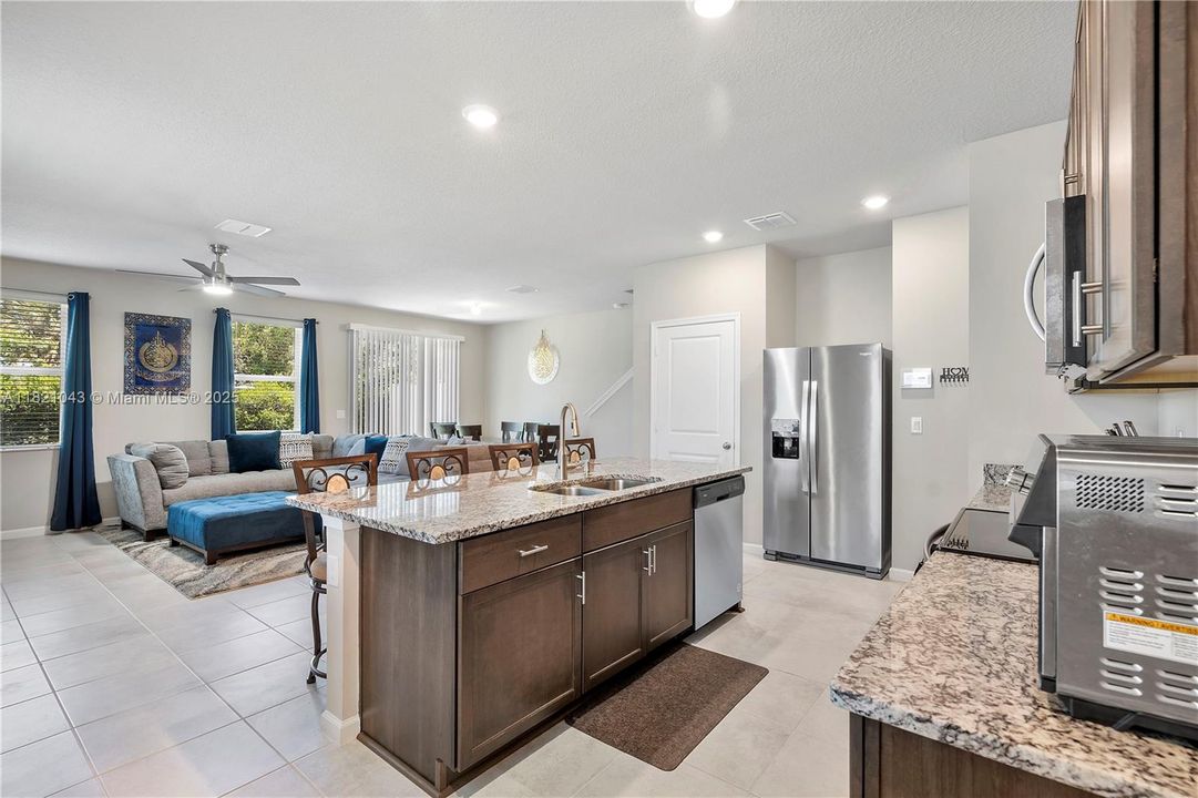 For Sale: $475,000 (3 beds, 2 baths, 1758 Square Feet)