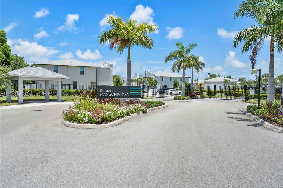 For Sale: $475,000 (3 beds, 2 baths, 1758 Square Feet)