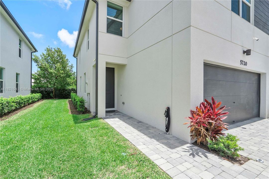 For Sale: $475,000 (3 beds, 2 baths, 1758 Square Feet)