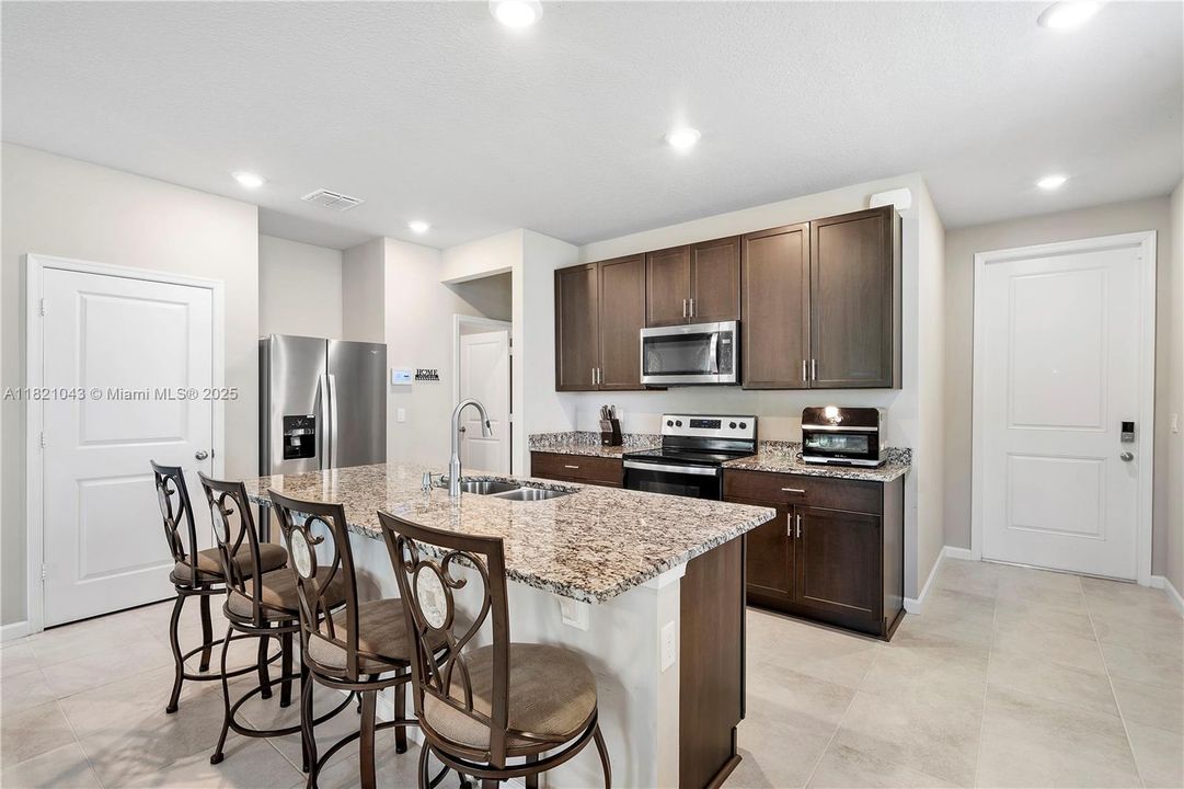 For Sale: $475,000 (3 beds, 2 baths, 1758 Square Feet)