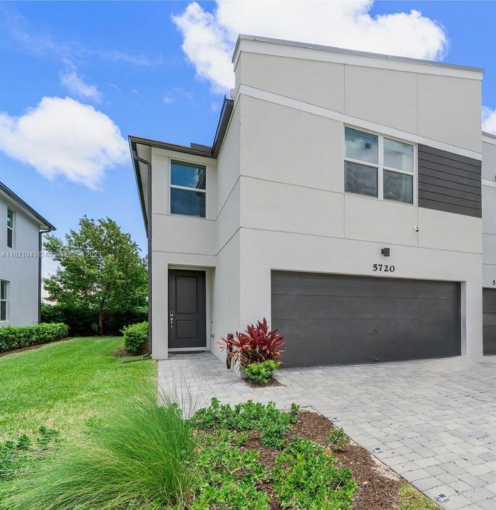 For Sale: $475,000 (3 beds, 2 baths, 1758 Square Feet)