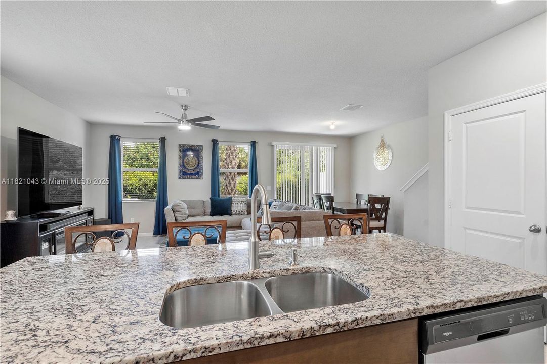 For Sale: $475,000 (3 beds, 2 baths, 1758 Square Feet)