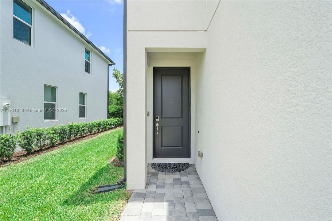 For Sale: $475,000 (3 beds, 2 baths, 1758 Square Feet)