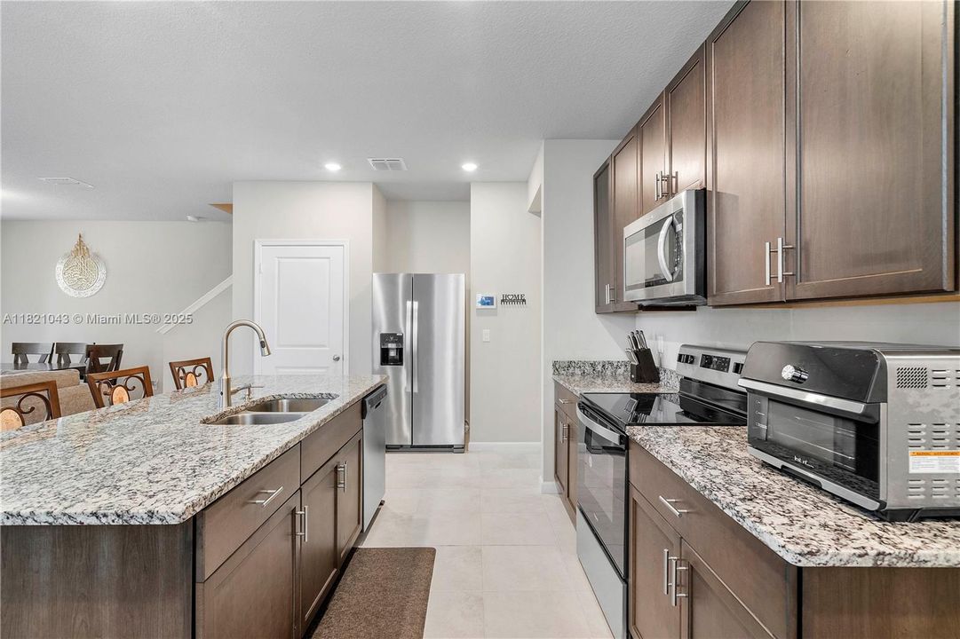 For Sale: $475,000 (3 beds, 2 baths, 1758 Square Feet)