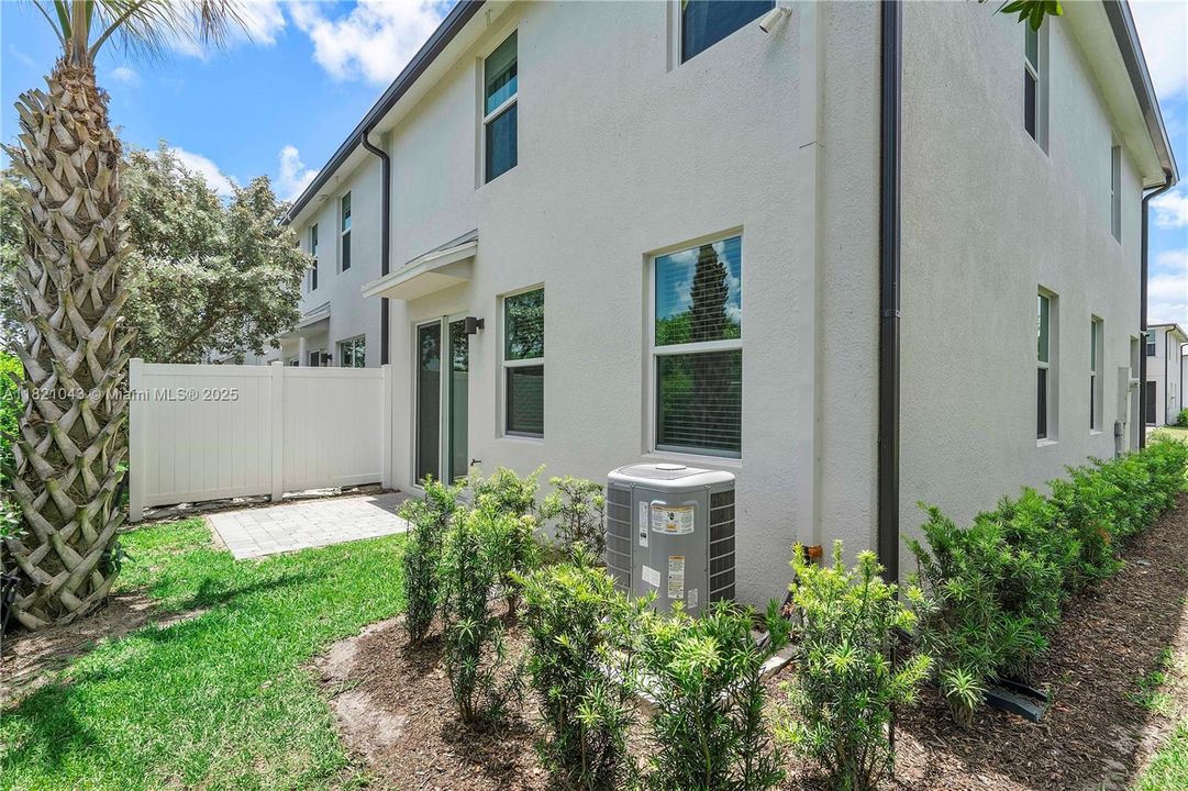 For Sale: $475,000 (3 beds, 2 baths, 1758 Square Feet)