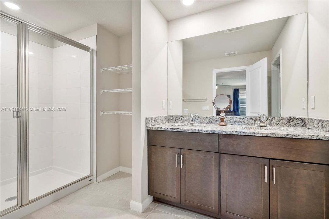 For Sale: $475,000 (3 beds, 2 baths, 1758 Square Feet)