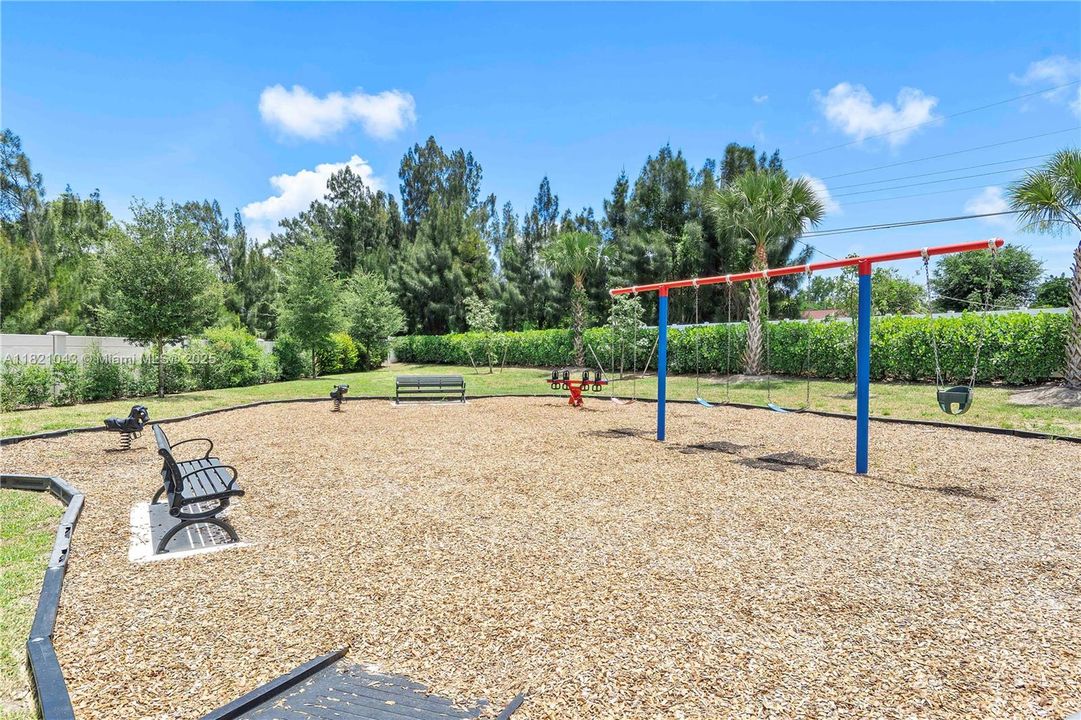 For Sale: $475,000 (3 beds, 2 baths, 1758 Square Feet)