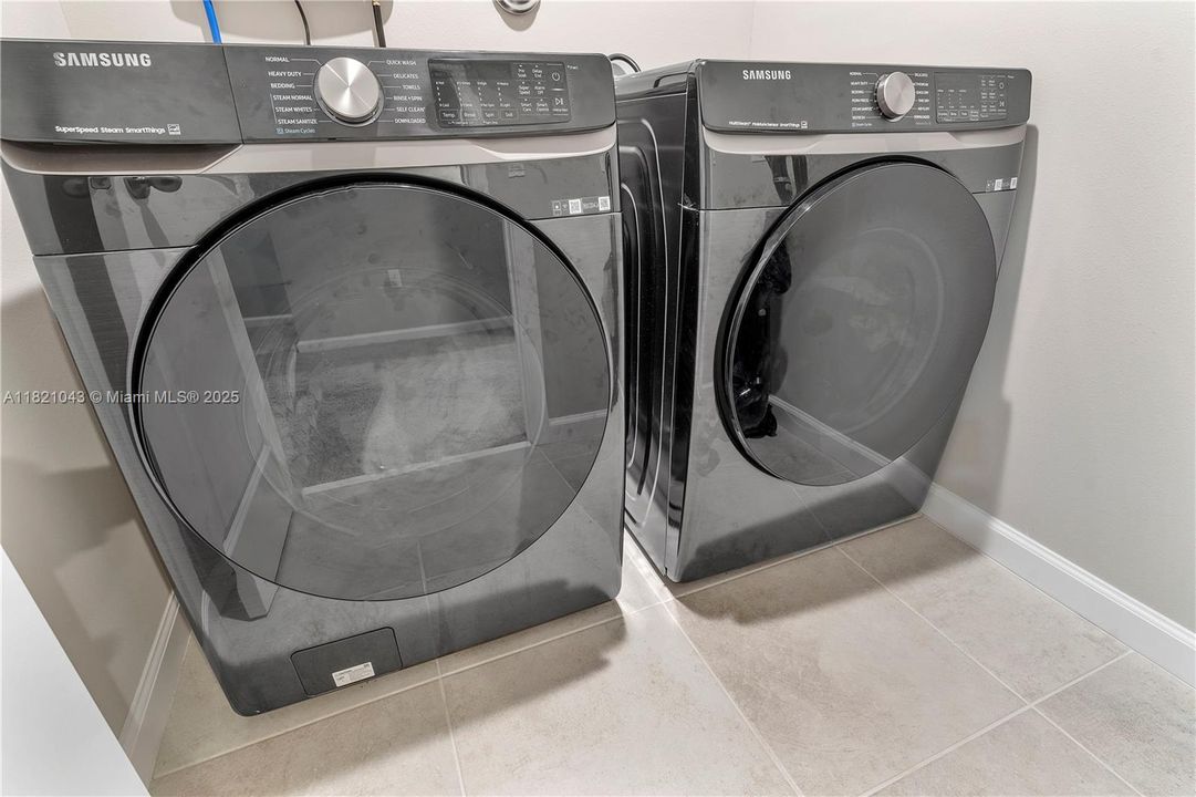 For Sale: $475,000 (3 beds, 2 baths, 1758 Square Feet)