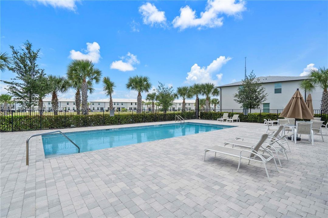 For Sale: $475,000 (3 beds, 2 baths, 1758 Square Feet)