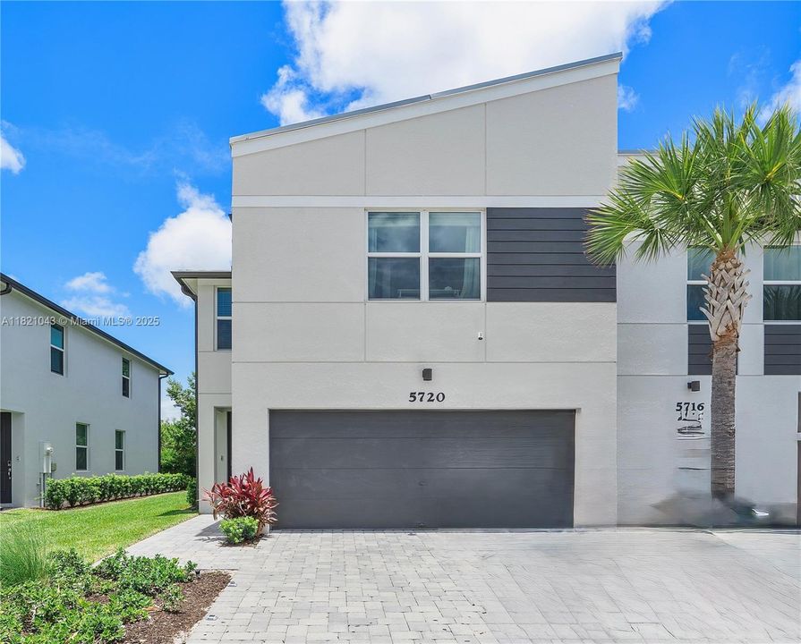 For Sale: $475,000 (3 beds, 2 baths, 1758 Square Feet)