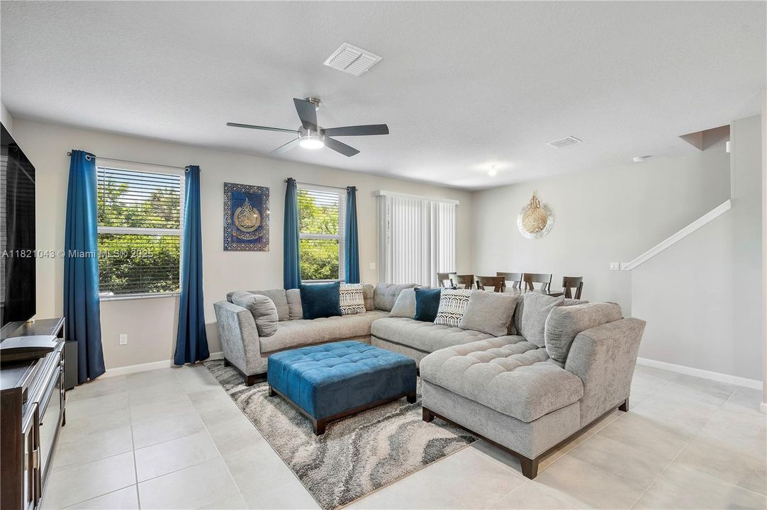 For Sale: $475,000 (3 beds, 2 baths, 1758 Square Feet)